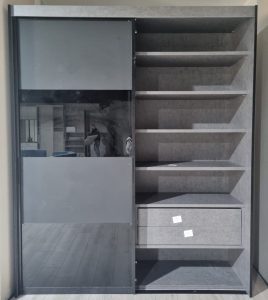 ארון עם טלויזיה