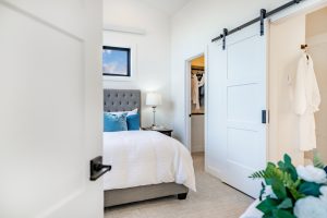 איך לבחור ארון לחדר שינה שמוסיף עיצוב וגם רוגע