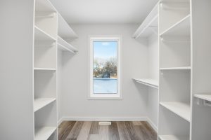 למה המינימליסטים עוברים לפתרונות אחסון קומפקטיים