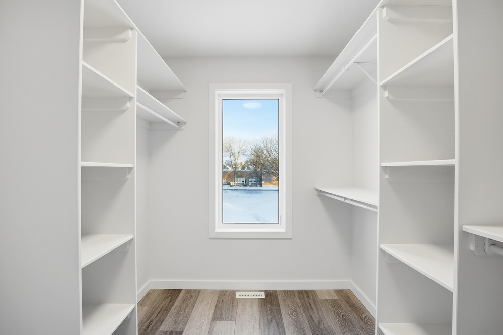 למה המינימליסטים עוברים לפתרונות אחסון קומפקטיים