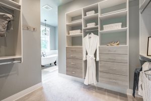 המדריך לבחירת ארון שהופך חלל רגיל לסוויטת יוקרה